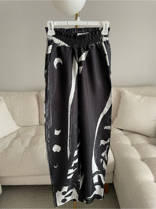 Diarrablu Pants - DIARRABLU Leer Suto Print Elasticized High Rise Waist Palazzo Pant Black White